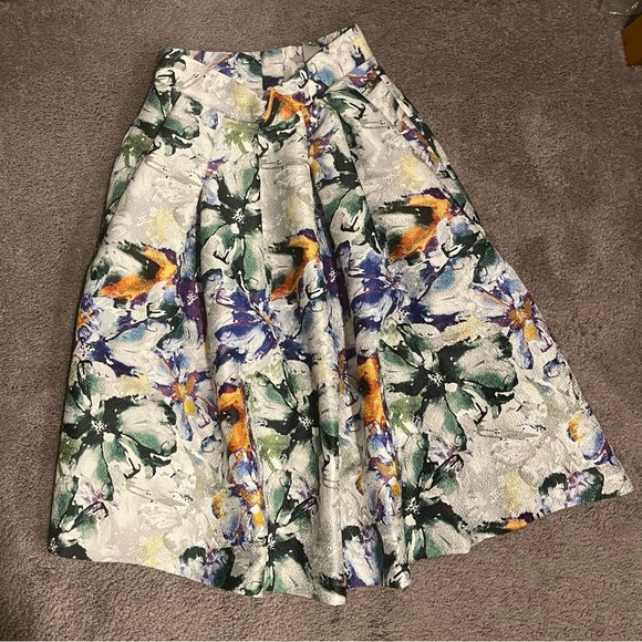H&M Multicolor Floral Skirt - Picture 2 of 11